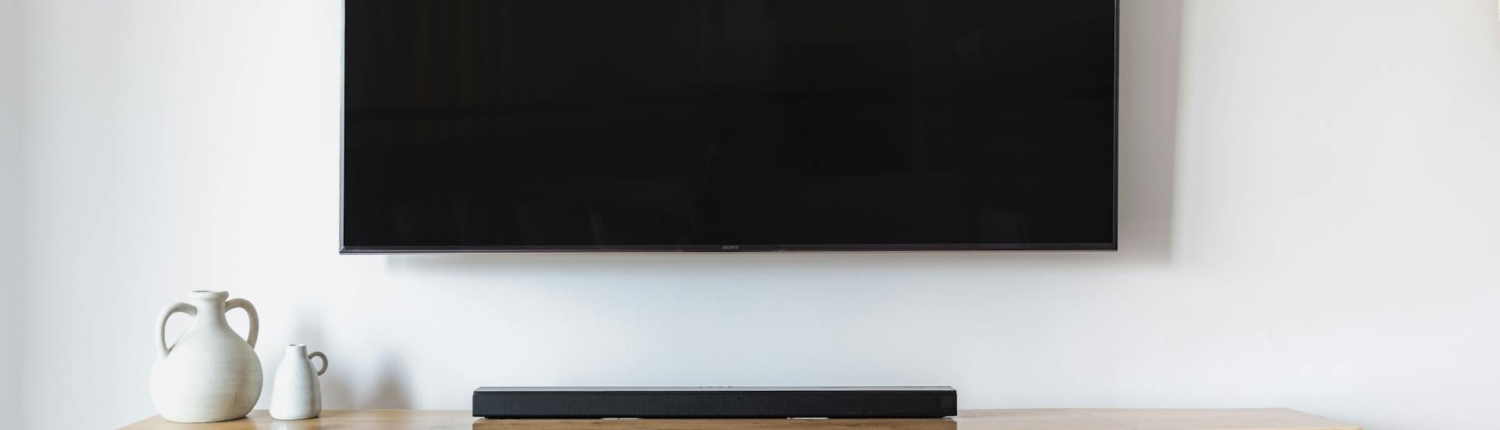 Power audio czy soundbar? Różnice, zastosowania i wybór do mieszkania