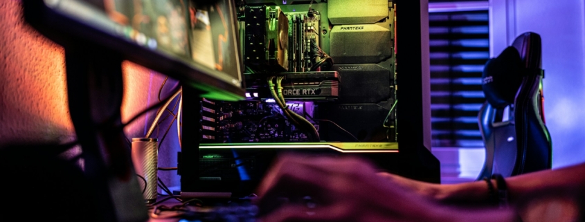 Jak prawidłowo ustawić fotel gamingowy pod kręgosłup? Odchylane oparcie