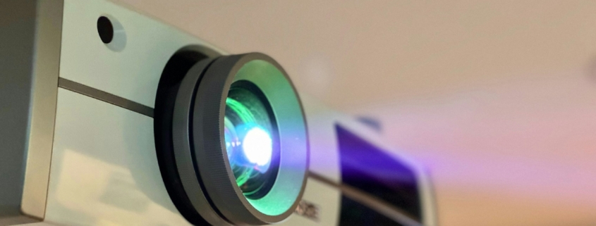 Jak dobrać projektor do oglądania filmów i seriali w jakości Full HD