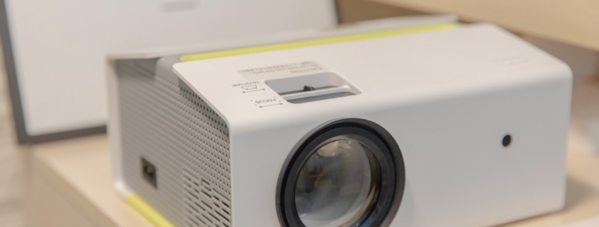 Jak stworzyć kino domowe bez telewizora – kompletny poradnik