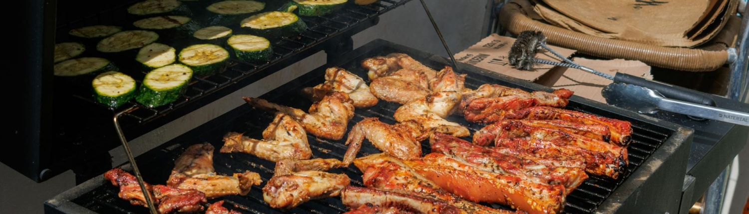 Grillowanie premium — dlaczego coraz więcej osób traktuje grill jak pełnoprawną kuchnię